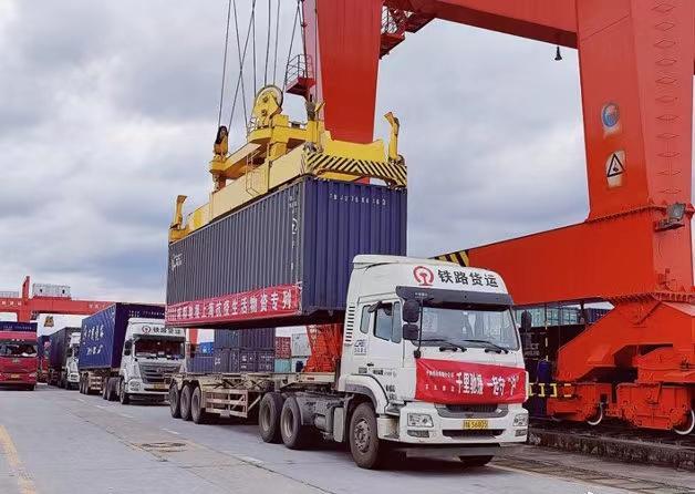 京东近一周“海陆空”紧急调运物资1.4万吨，援沪一线人员增至4000余人